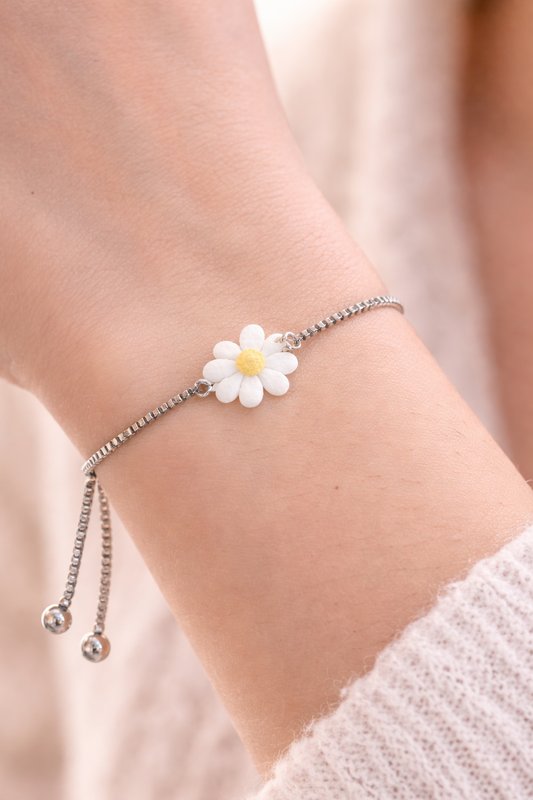 Daisy Armband – Handgemachter Blumenschmuck (verstellbar)