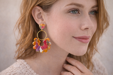 Bunte Polymer Clay Statement Ohrringe mit Herz & Gold-Creole | Handmade Schmuck Clayjex
