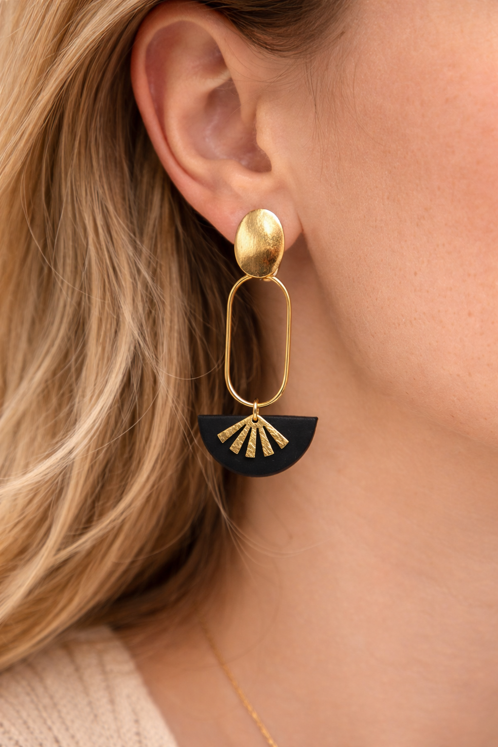 Moderne Statement Ohrringe Schwarz Gold – Geometrisches Design