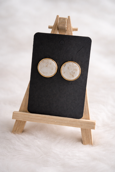 Beige, Weiß und Gold Runde/Mond Ohrstecker | Handgemachte Ohrringe aus Polymer Clay | 24 Karat Statement Ohrringe Clayjex