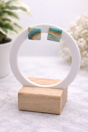 Maritime Ohrstecker in Türkis & Gold – Handgemachte Polymer Clay Ohrringe im eleganten Ocean-Design