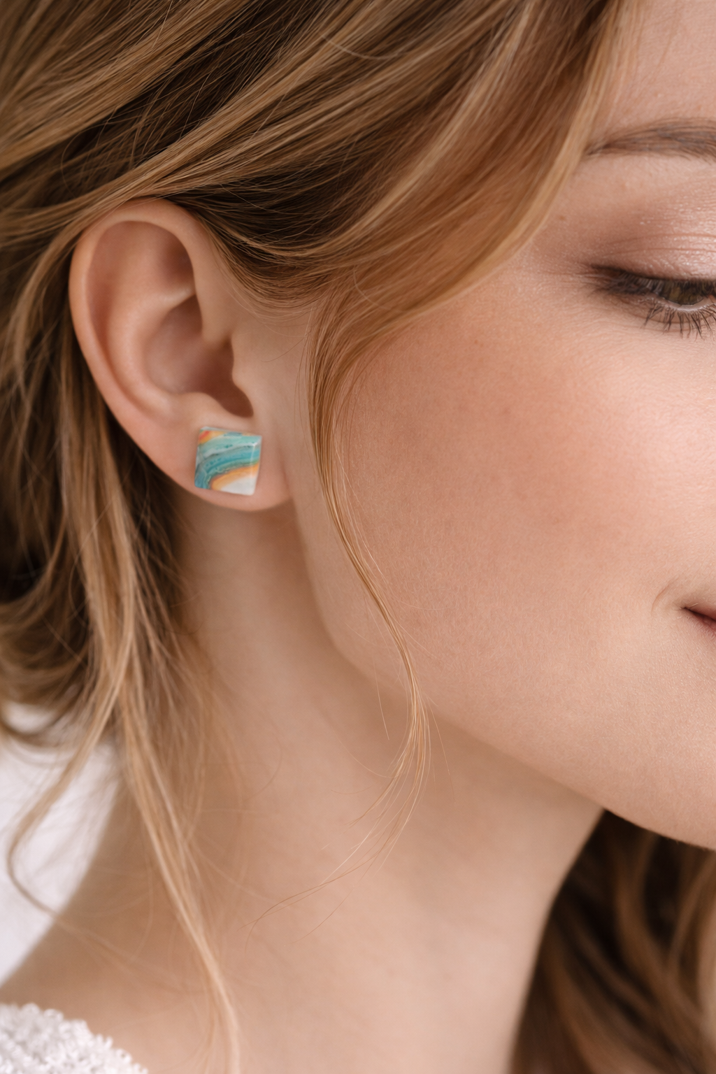 Polymer-Clay-Ohrstecker im Marmor-Design – handgefertigt & einzigartig