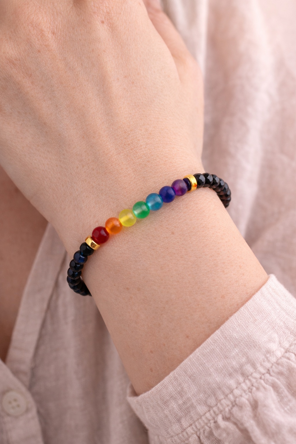Buntes Regenbogen-Armband mit Kristallperlen & Goldakzenten – Handgemacht Clayjex