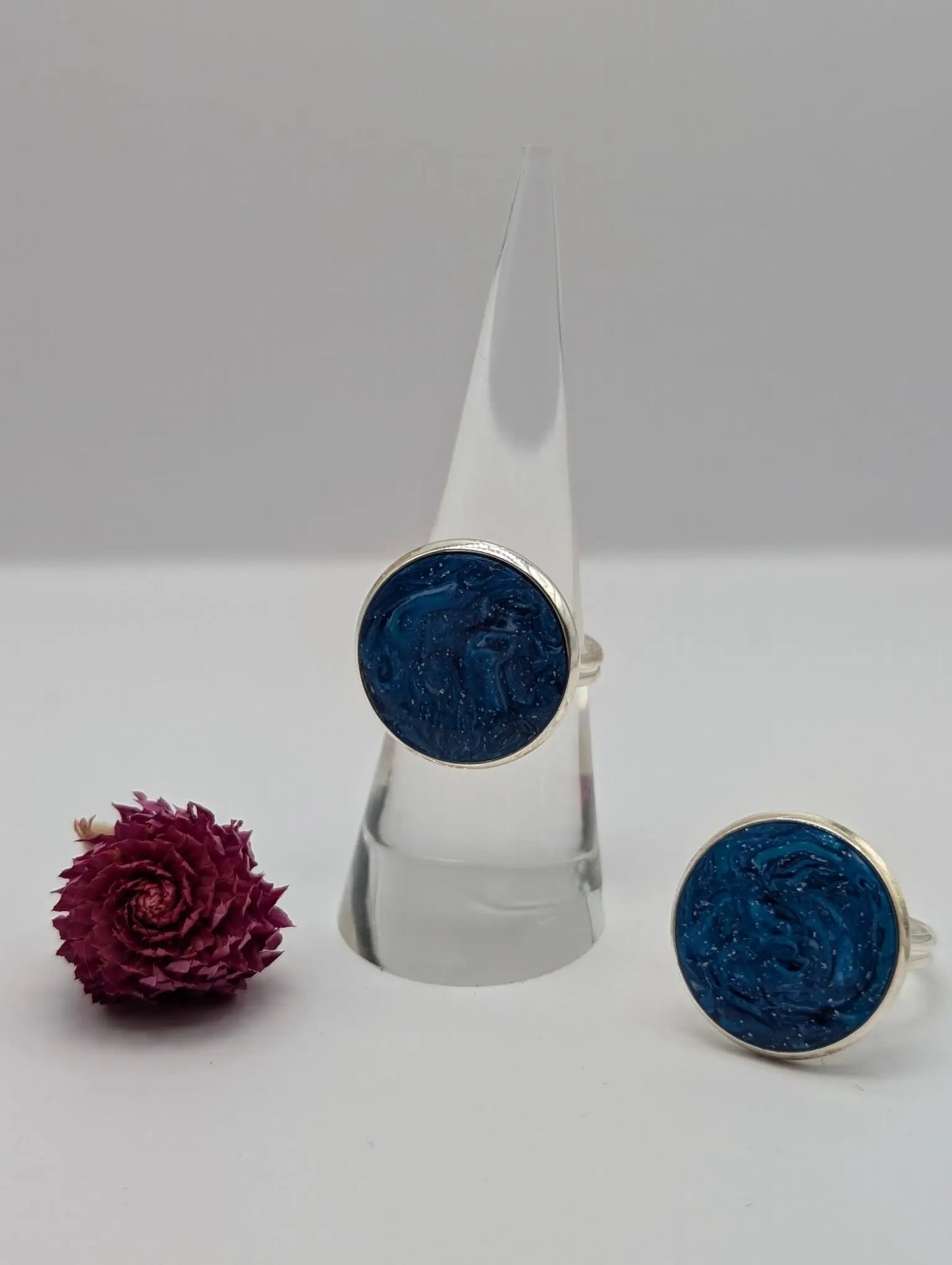 Blauer Marmor Ringe aus Silber in verschiedenen Tönen (verstellbar)