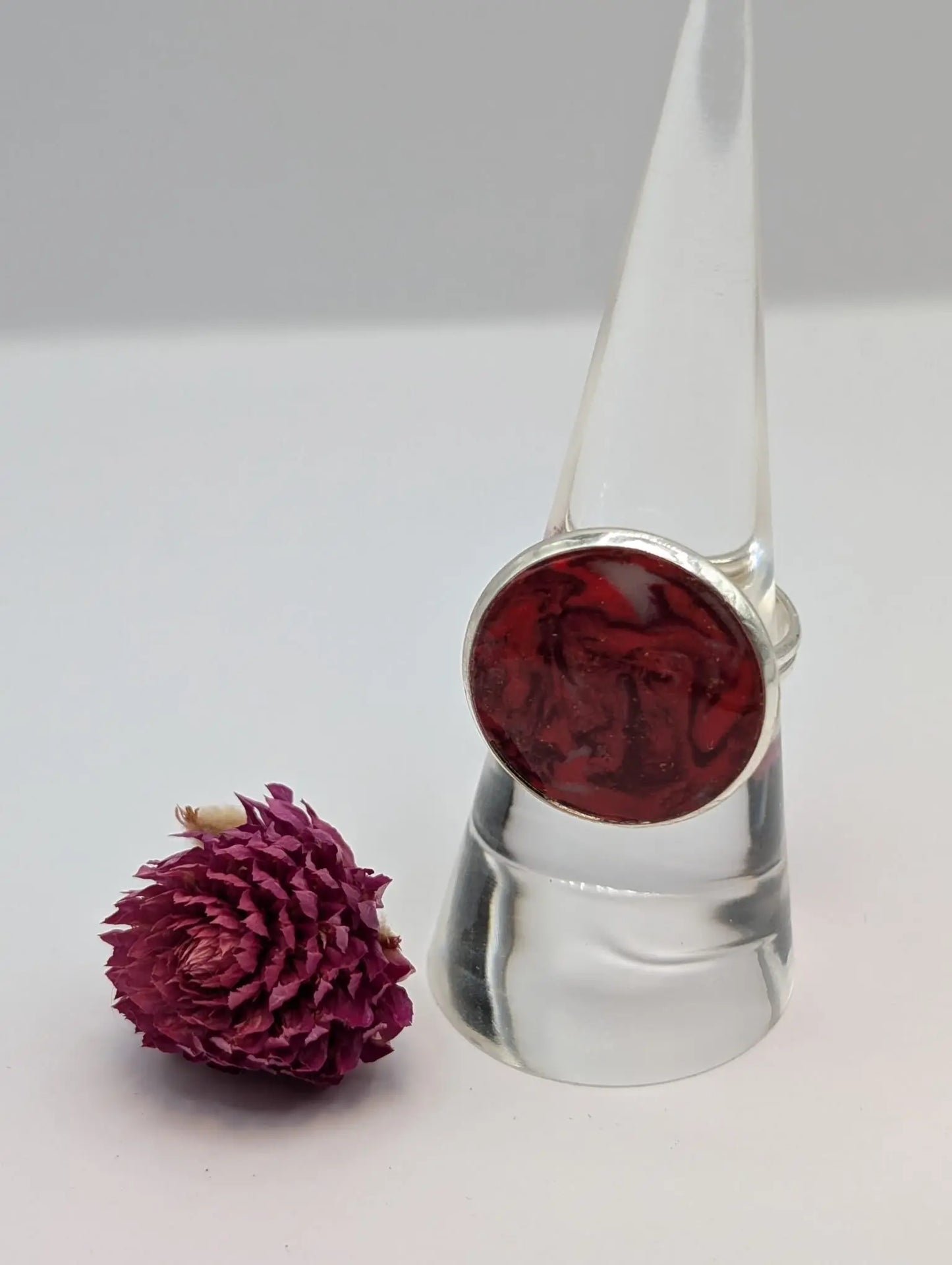 Roter Marmor Ringe aus Silber in verschiedenen Tönen (verstellbar)