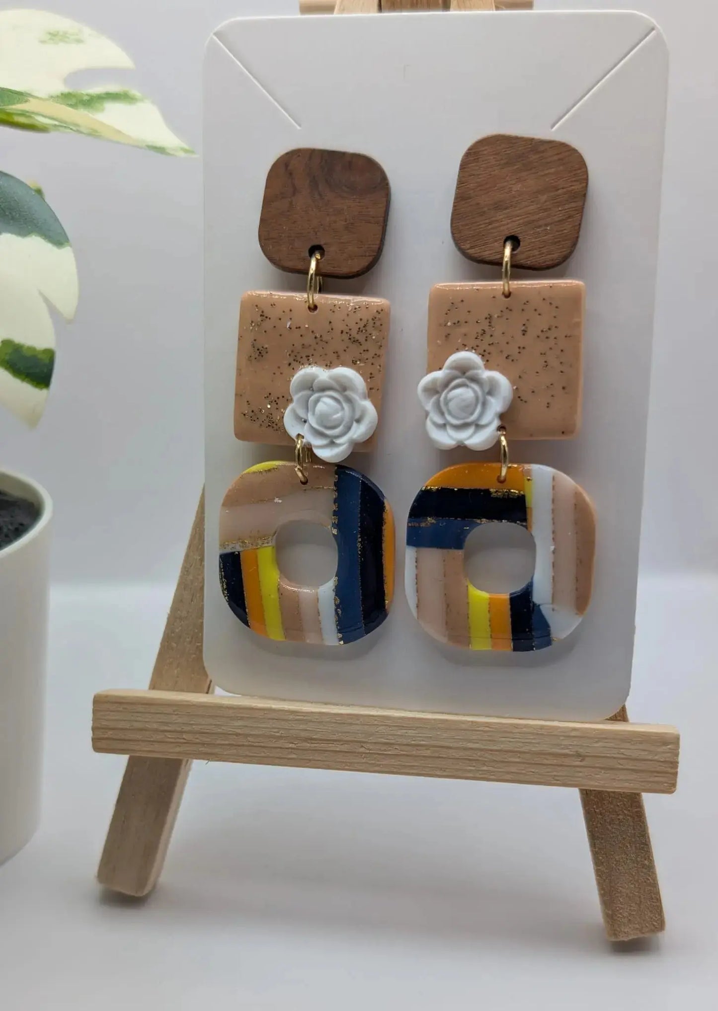 Statement Boho Ohrringe - Handgefertigte Polymer-Clay-Ohrringe mit Holz & Blumen