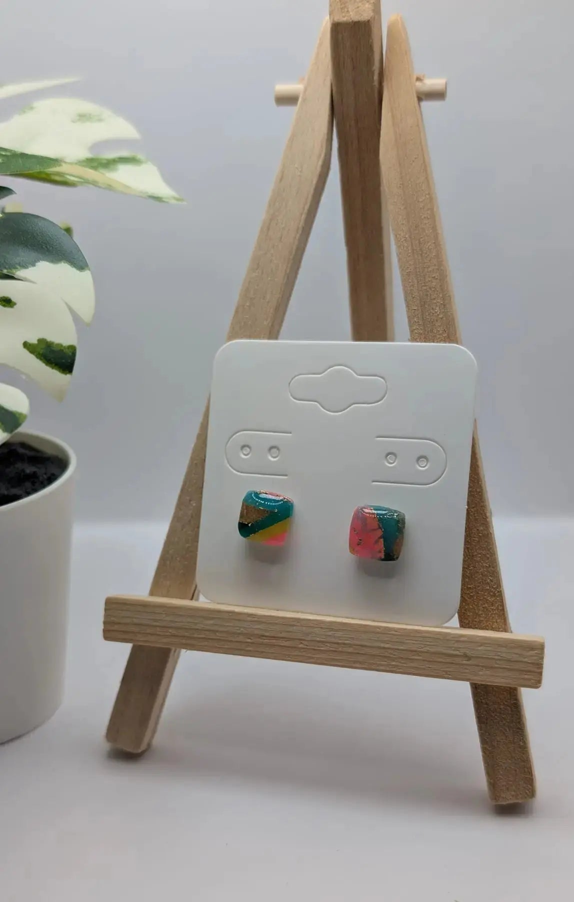 Polymer-Clay-Ohrstecker in einzigartigen bunten Design Clayjex