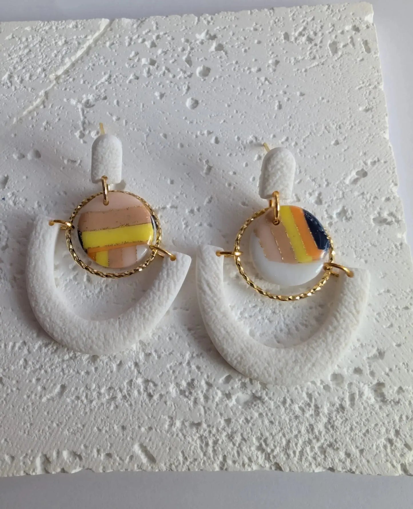 Statement Boho Ohrringe mit Goldakzenten und Marmorstruktur Clayjex