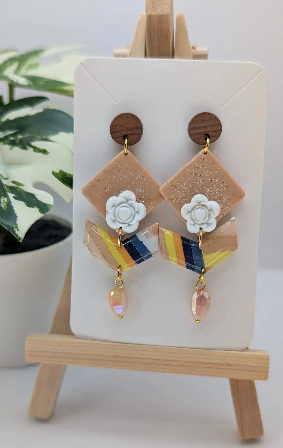 Blüten-Statement-Ohrringe mit Glitzer