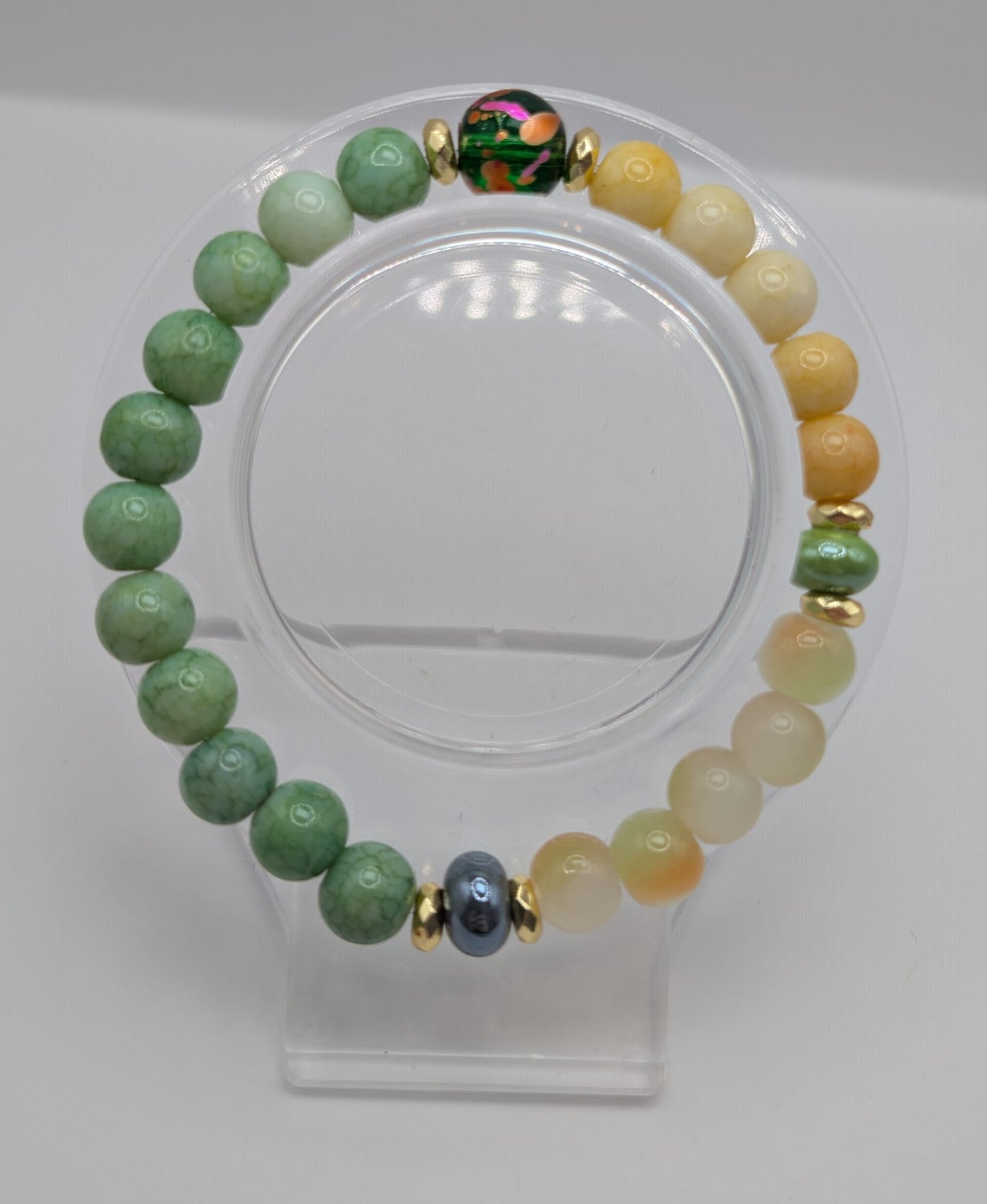 Handgemachtes grünes Perlenarmband