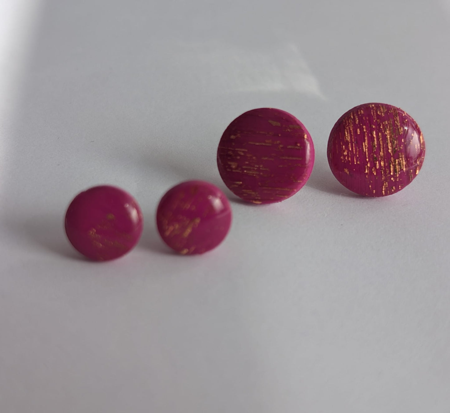 Ohrstecker in Pink mit Goldakzenten