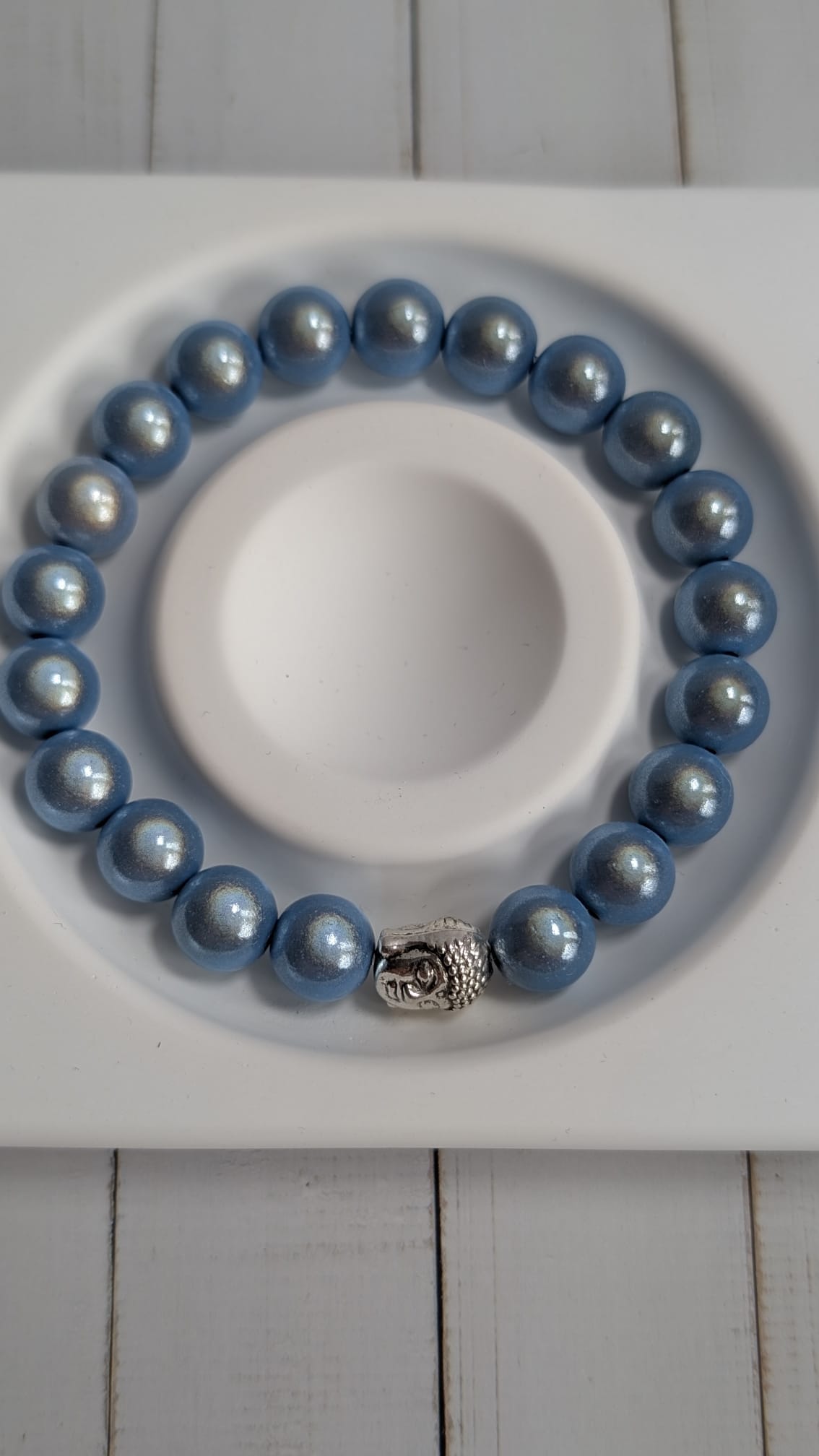Blaues Perlenarmband mit silbernem Buddha-Kopf – Handmade Schmuck Clayjex
