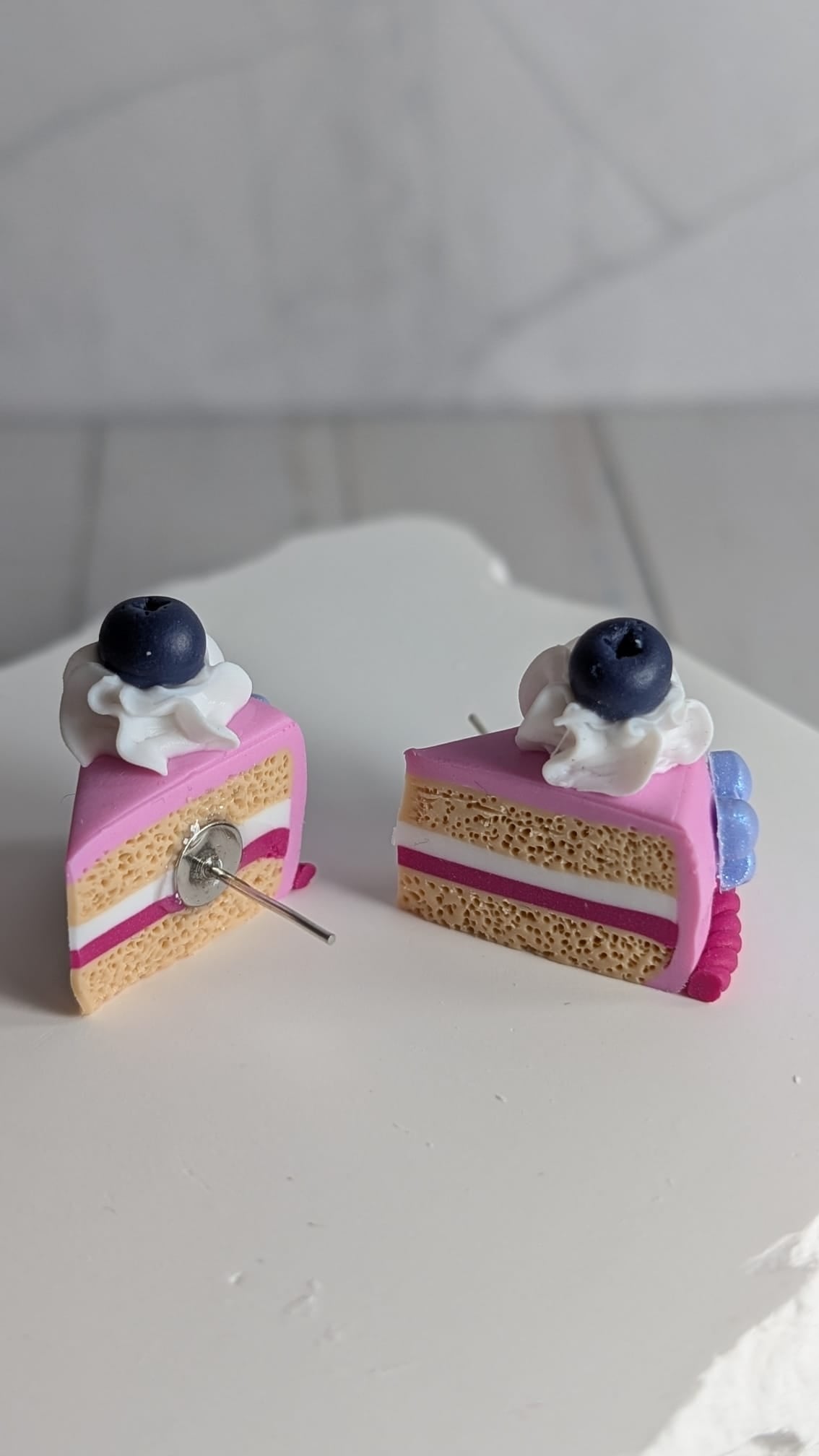 Tortenstück-Ohrringe mit Schleife – Süßer Handmade-Kuchenschmuck
