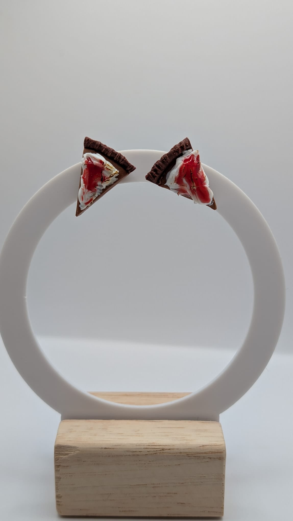 Schoko-Erdbeer Ohrringe – Mini-Tortenstücke als Schmuck