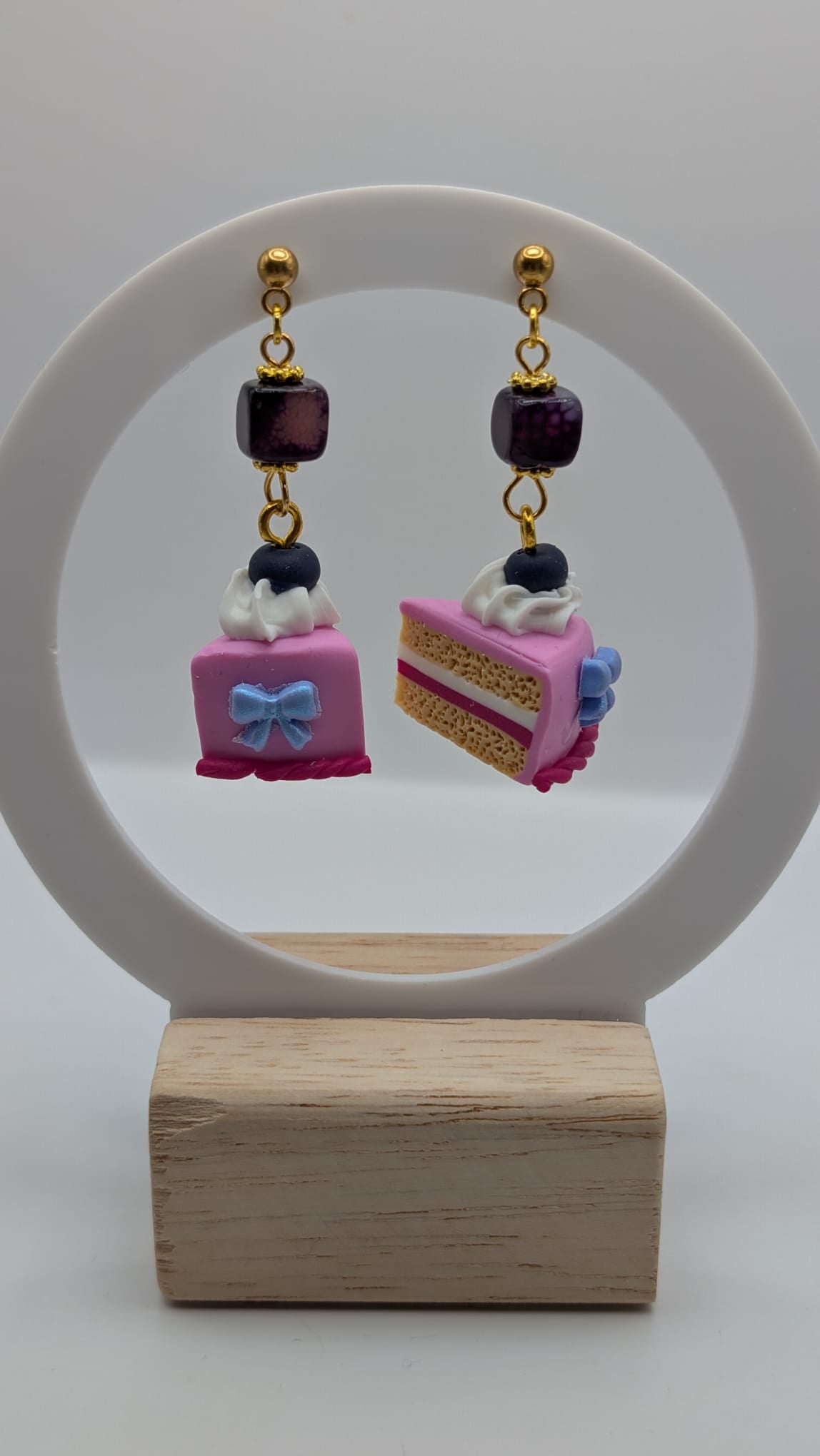 Boucles d'oreilles en forme de tranche de gâteau avec nœud – Bijoux de gâteau faits main
