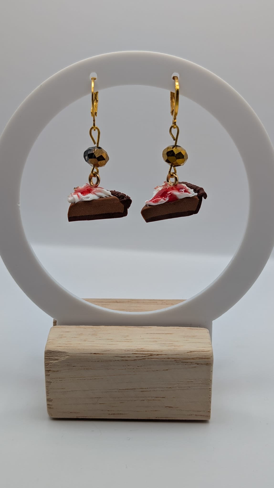 Schoko-Erdbeer Ohrringe – Mini-Tortenstücke als Schmuck