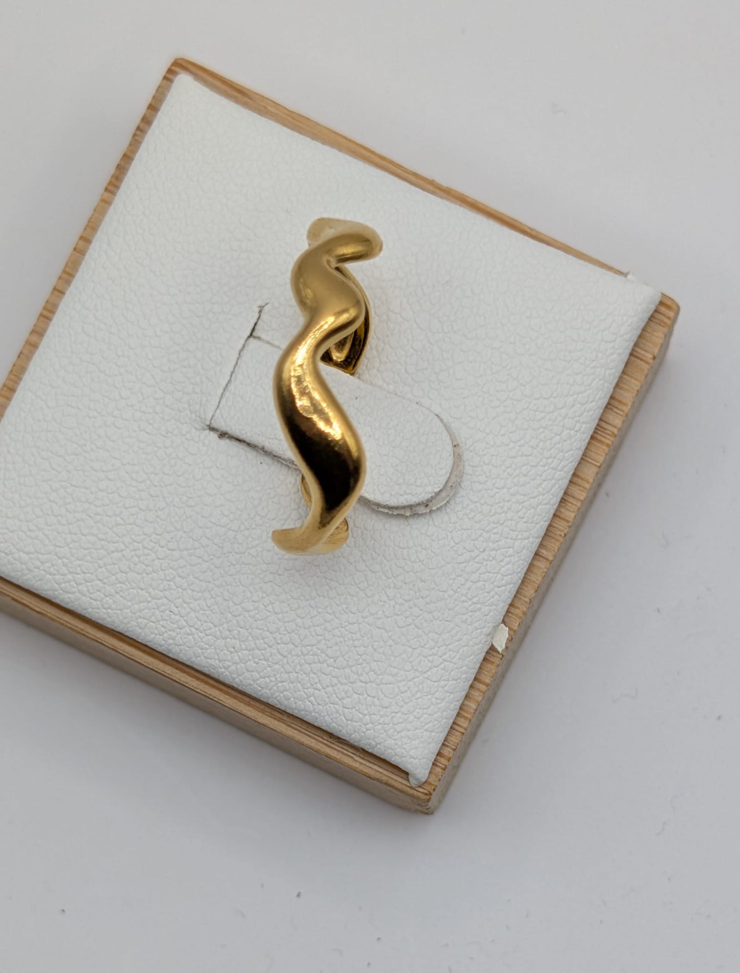 Organisch geformter Ring in Gold – Verstellbarer Statement-Ring