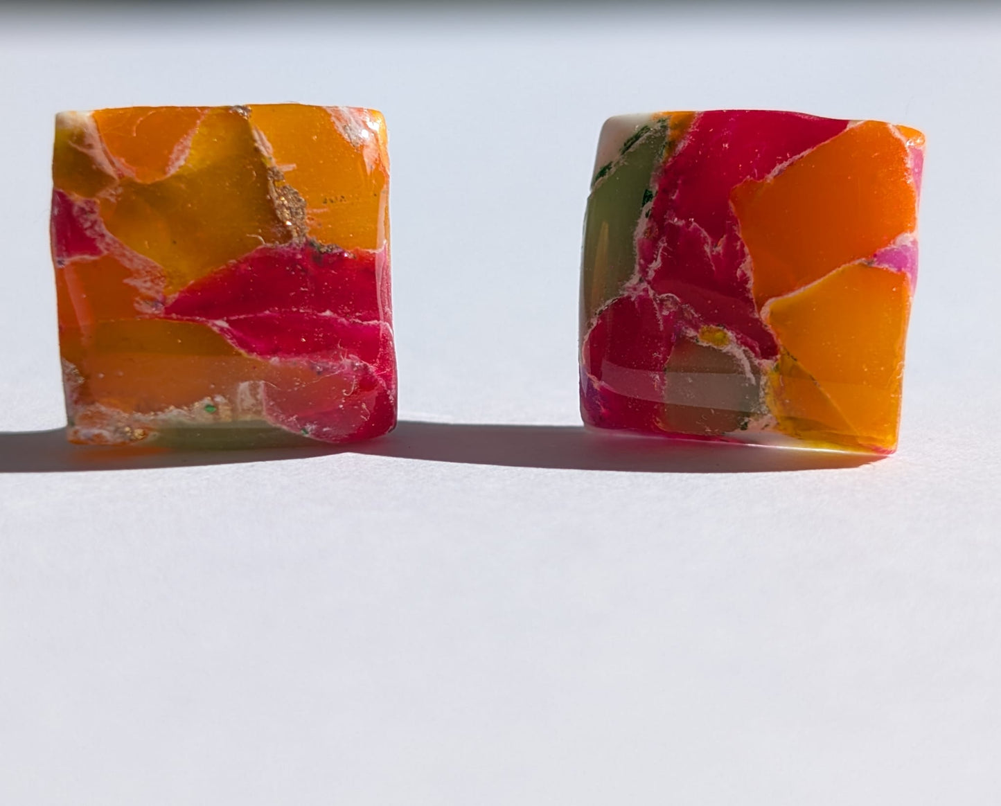 Bunte Mosaik-Ohrstecker – handgefertigt & eckig