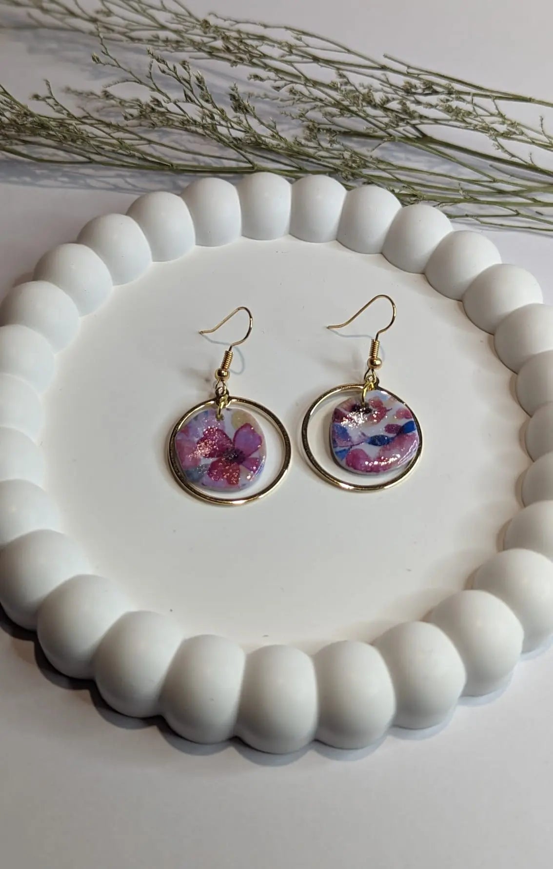 Gold Creolen, 24 Karat vergoldete Ohrringe, außergewöhnliche Ohrringe, Boho / Floral Ohrringe, - Clayjex