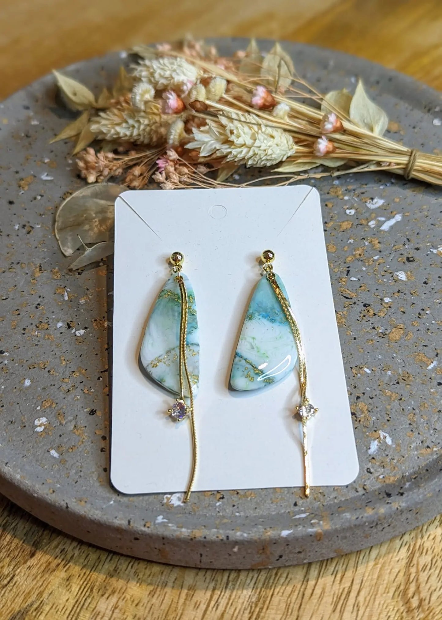 Marmorierte Ohrringe aus Polymer Clay, Marbel, Blau, Grün, Weiß, Petrol, Türkis, Gold 24 Karat vergoldet, Statement Ohrringe aus Polymerton mit Resin überzogen - Clayjex