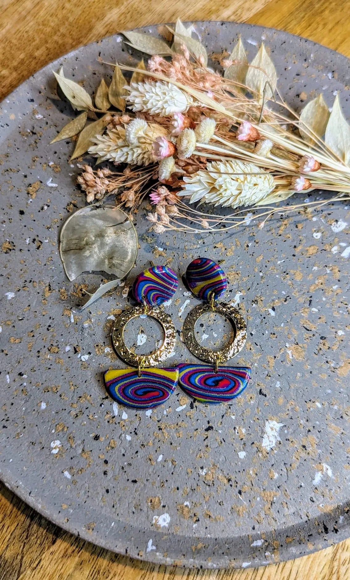 Polymer Clay Ohrringe Baumelnde Multicolor Ohrringe in 24 Karat vergoldet, Statement Ohrringe aus Polymerton mit Resin - Clayjex