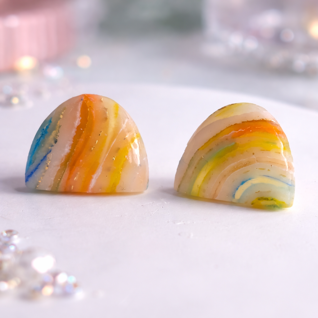 Handgemachte Halbkreis Ohrstecker – Bunte Polymer Clay Ohrringe mit Farbverlauf