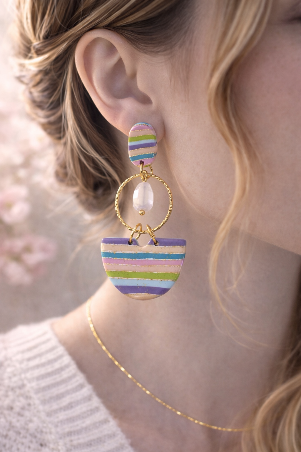 Bunte Statement Ohrringe mit Gold – Handgemachte Polymer Clay Hängeohrringe