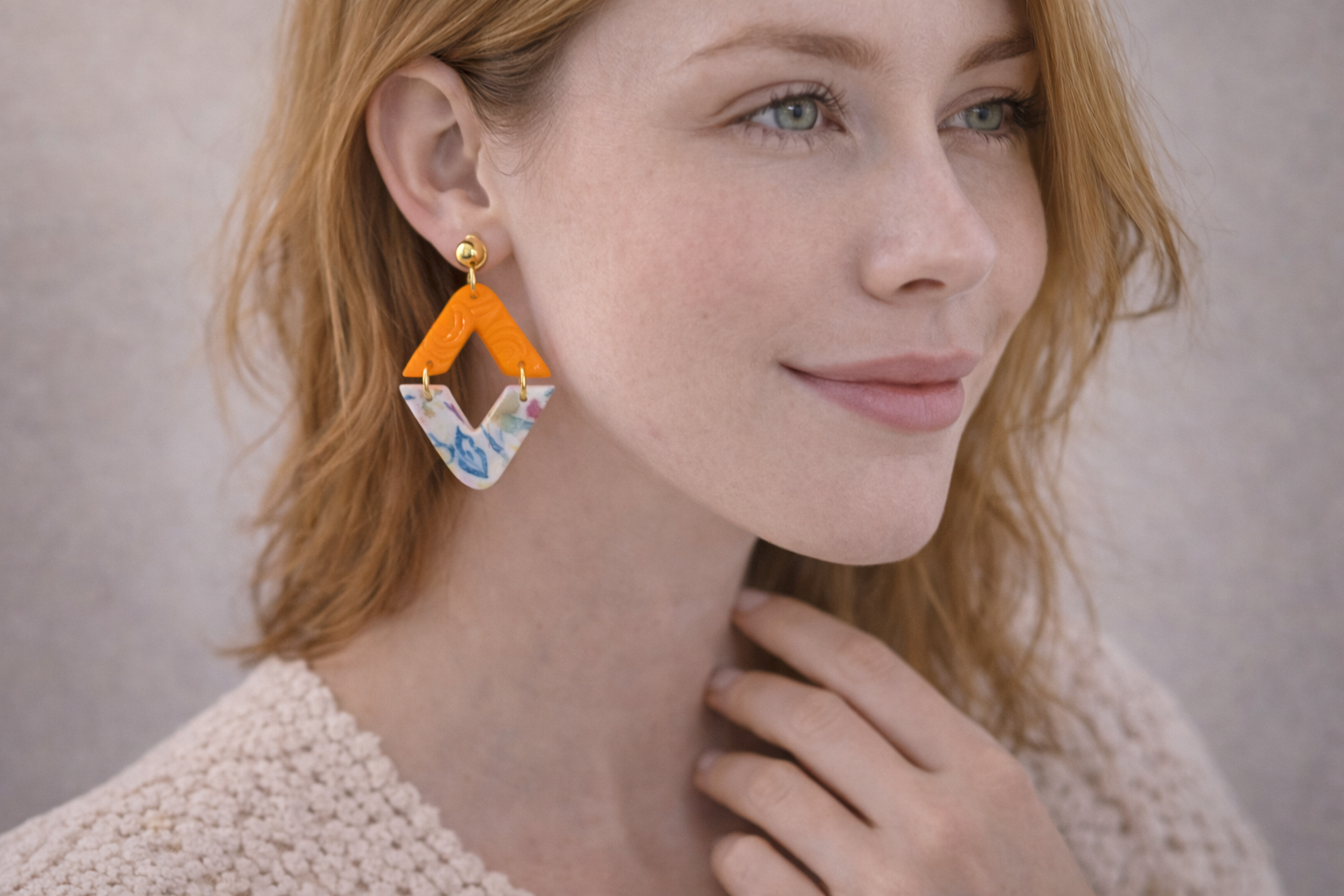 Geometrische Statement Ohrringe aus Polymer Clay – Orange & Blumenmuster | Handmade