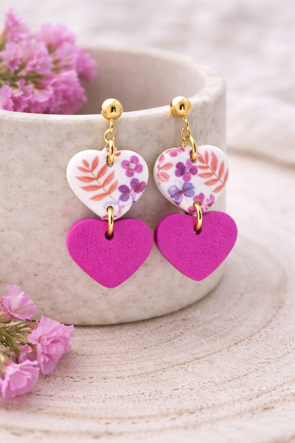 Kleine Herz Statement Ohrringe Pink Weiß – Handgemachter Polymer Clay Schmuck Clayjex