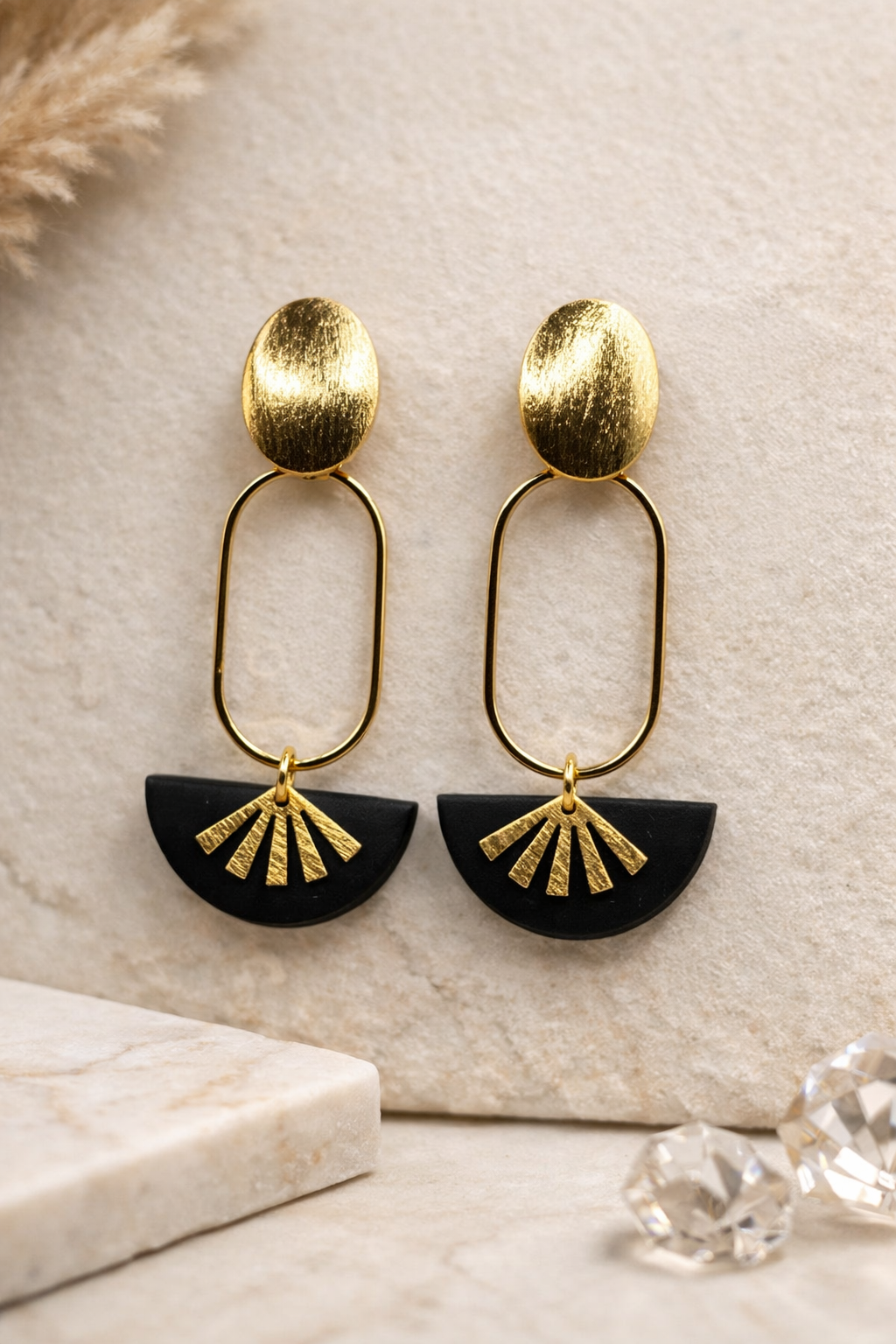 Moderne Statement Ohrringe Schwarz Gold – Geometrisches Design