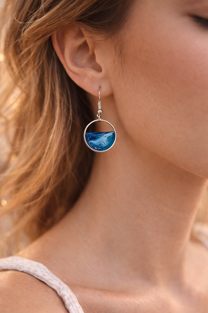 Wellen Ohrringe aus Polymer Clay – Handgemachter maritimer Schmuck in Blau | Ocean Glow