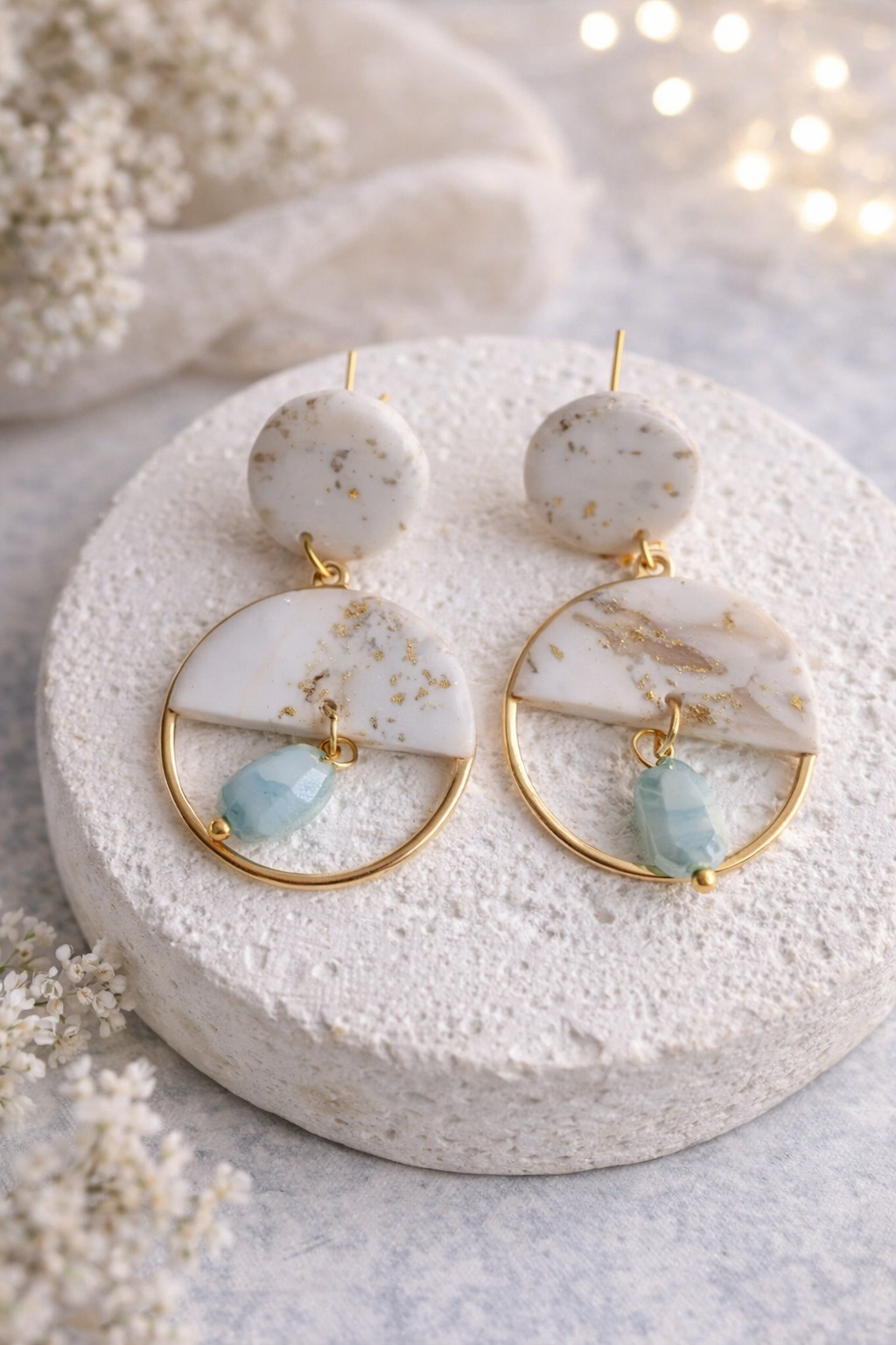 Elegante Statement-Ohrringe mit Marmoroptik und Goldakzenten Clayjex