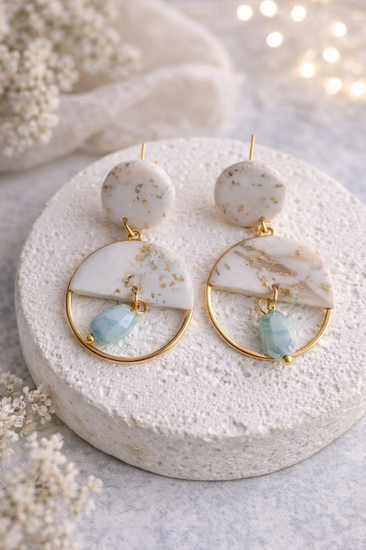 Elegante Statement-Ohrringe mit Marmoroptik und Goldakzenten Clayjex