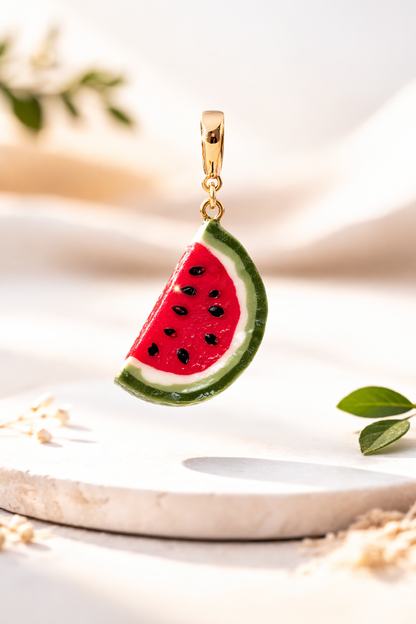 Melonen Charm aus Polymer Clay – Sommerliche Anhänger mit Wassermelonen Design