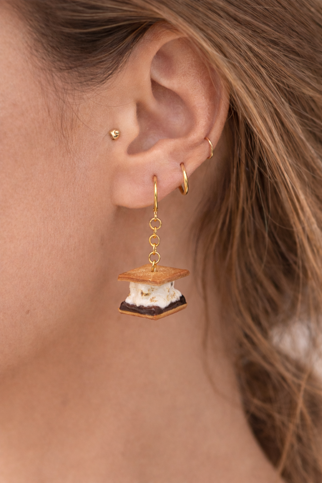 S’mores Ohrringe handgemacht – Dessert Hängeohrringe aus Polymer Clay mit Gold-Haken