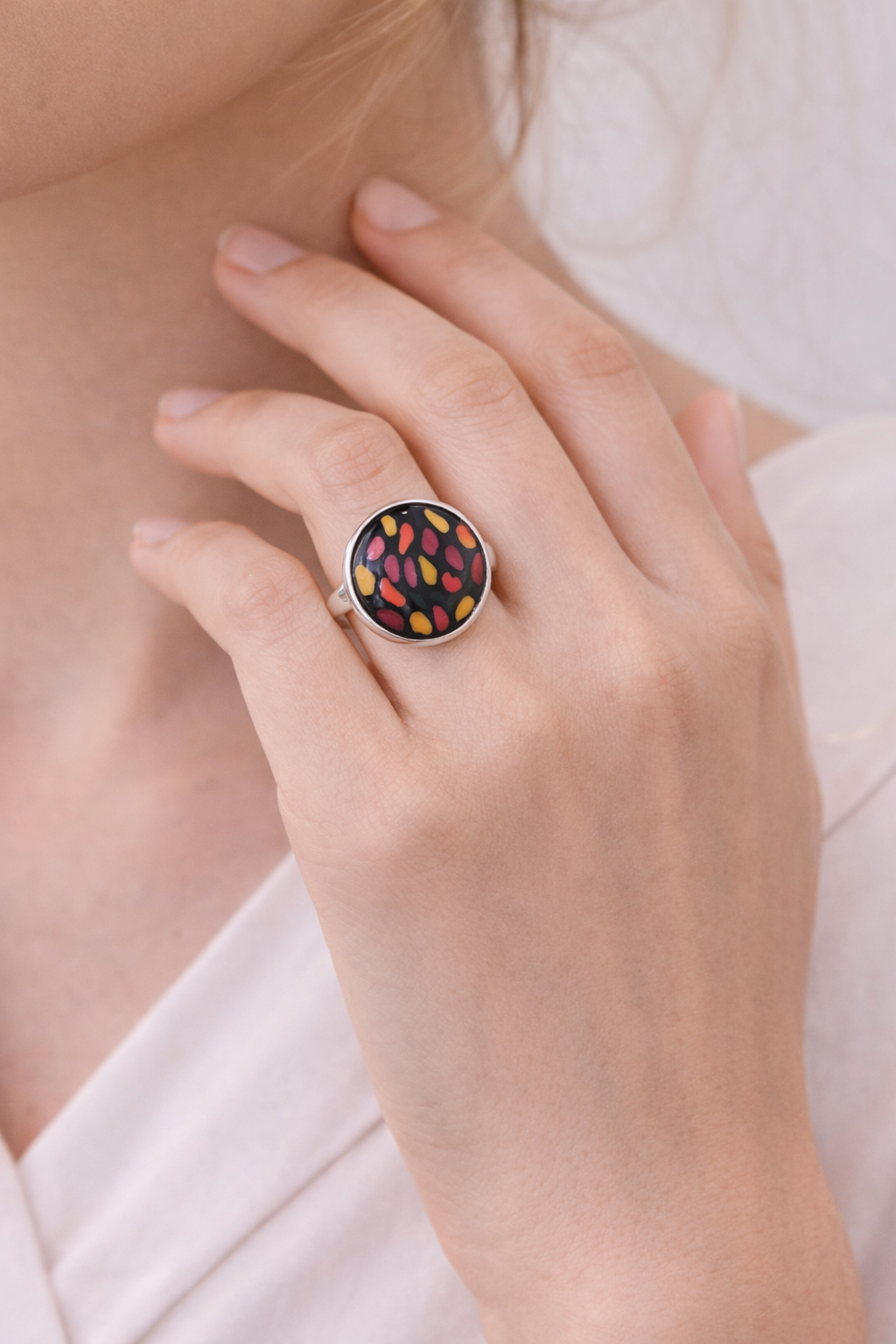 Handgemachter bunter Polymer-Clay Ring mit rundem Muster, verstellbar