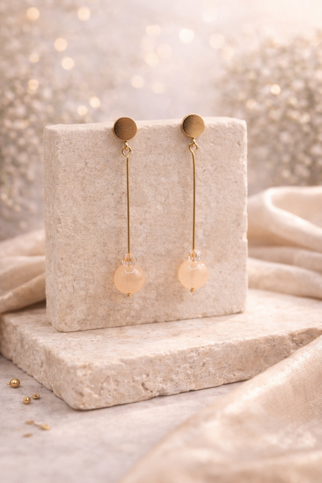 Minimalistische lange Gold Ohrringe mit Perle – Elegante Hänger vergoldet