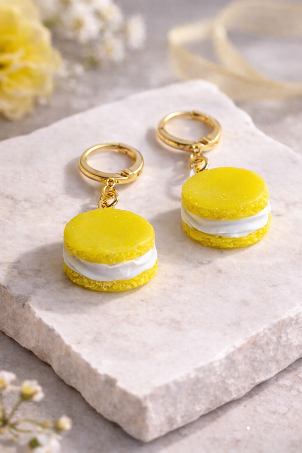 Macaron Ohrringe Gelb – Süße Polymer Clay Hänger mit Gold | Handgemacht