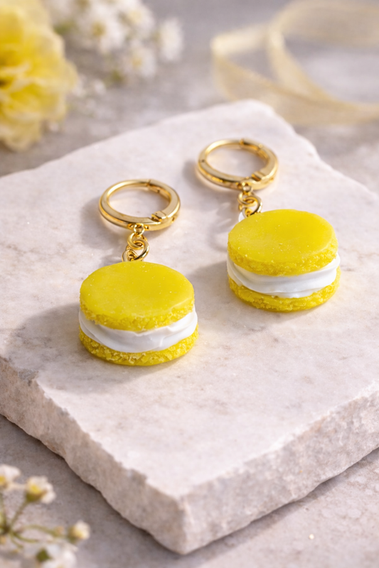 Macaron Ohrringe Gelb – Süße Polymer Clay Hänger mit Gold | Handgemacht