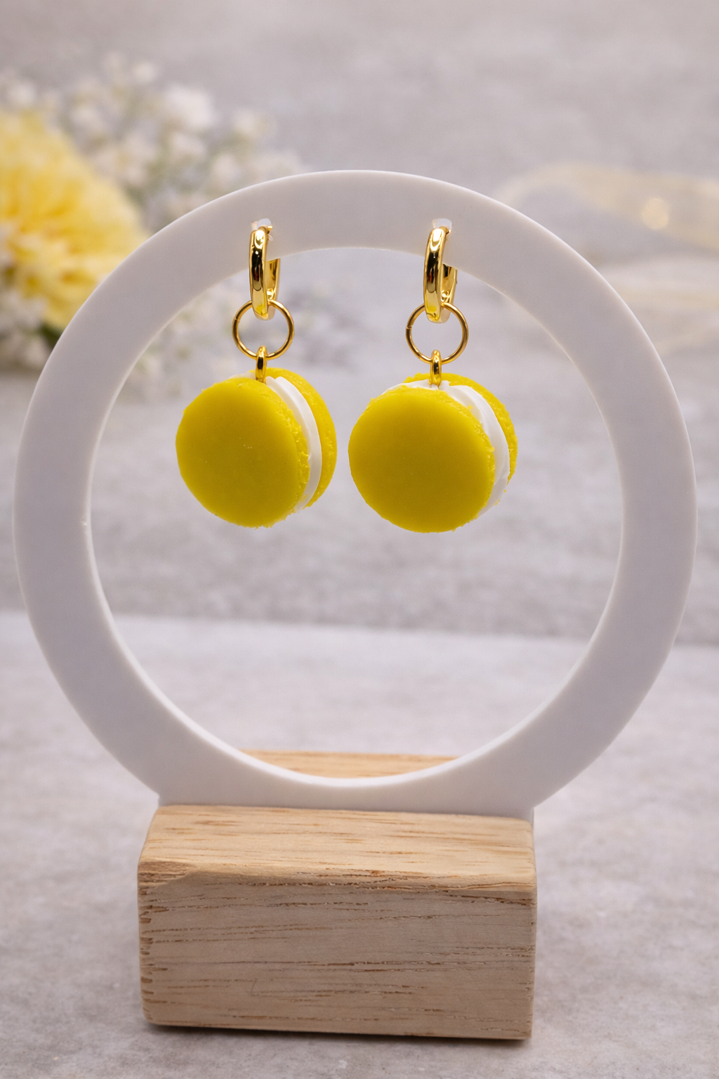 Macaron Ohrringe Gelb – Süße Polymer Clay Hänger mit Gold | Handgemacht