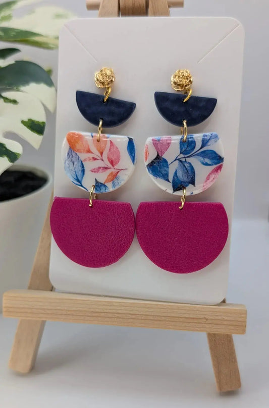 Handgefertigte Statement-Ohrringe mit floralem Design