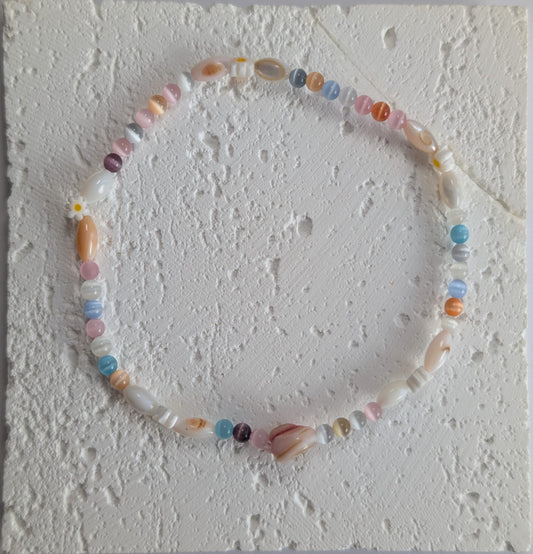 Perlenarmband mit Blümchen und Süßwasser Perlen 