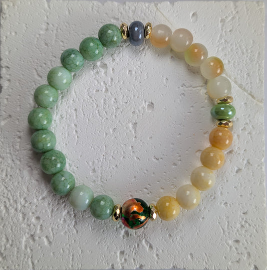 Handgemachtes grünes Perlenarmband