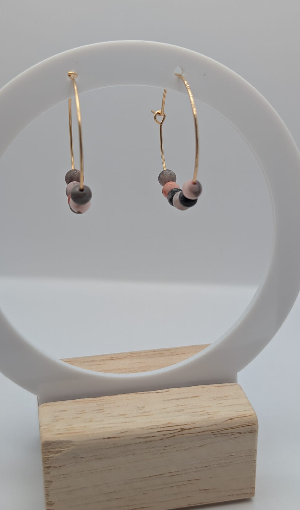 Creolen mit zarten Edelsteinen in zwei Varianten mit Gold Spacer und Ohne