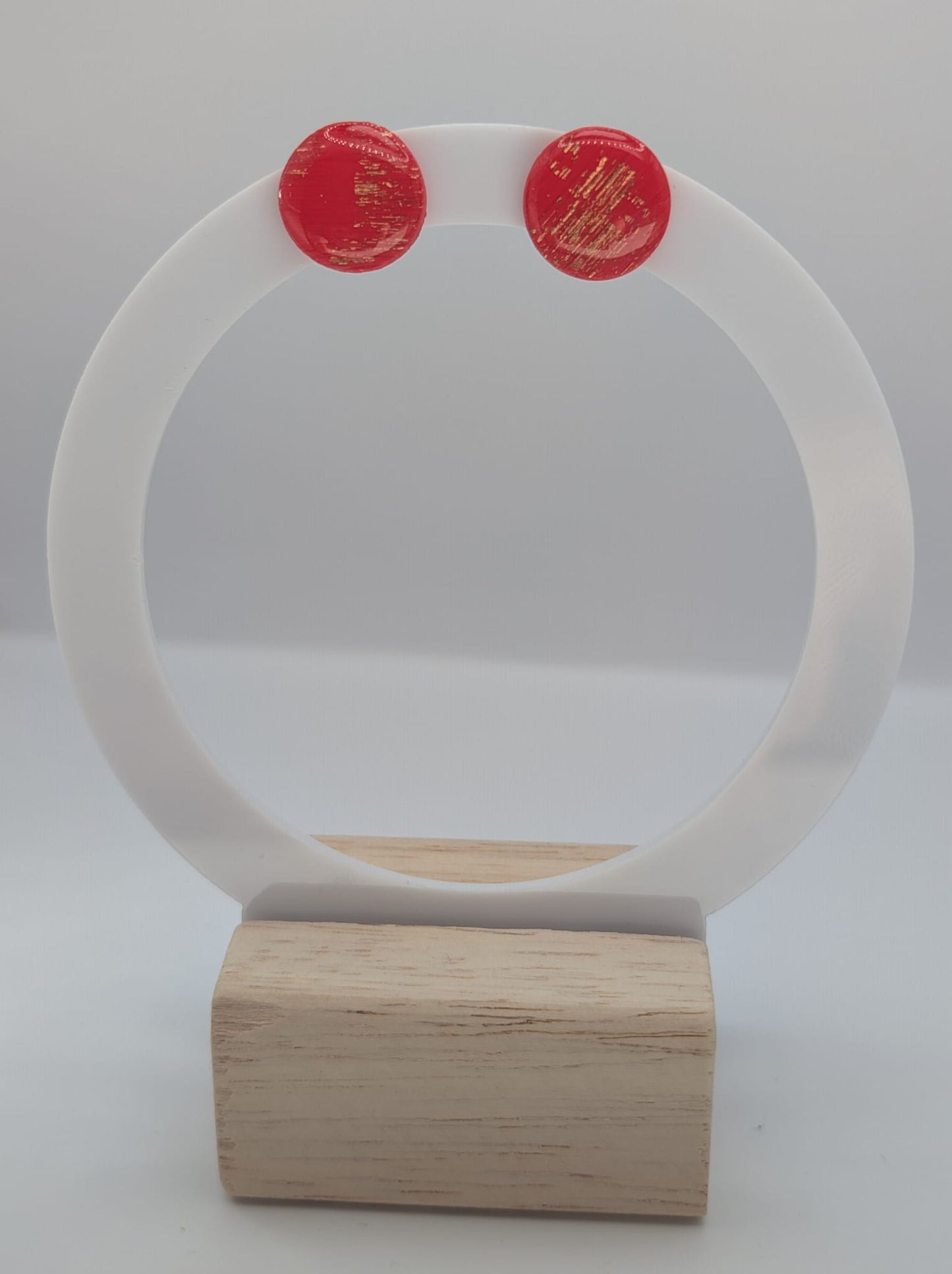 Ohrstecker in Rot mit Goldakzenten
