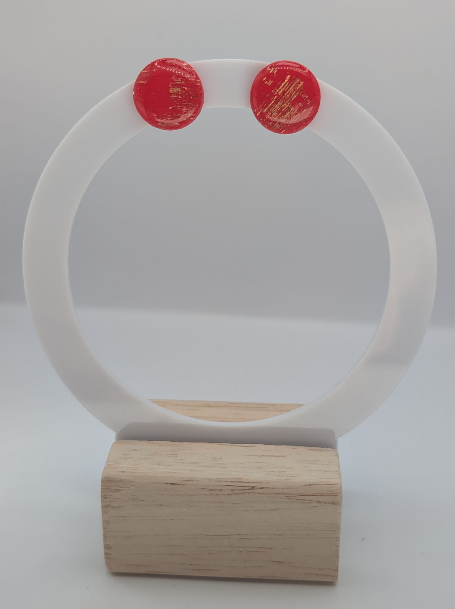 Ohrstecker in Rot mit Goldakzenten