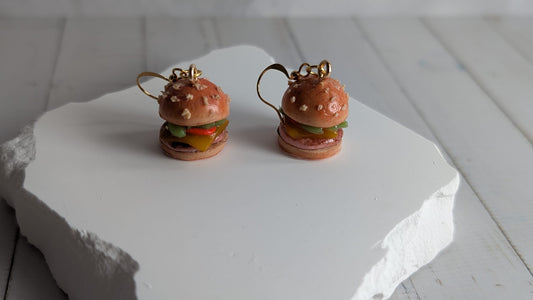 Mini-Burger-Ohrringe – Realistischer Food-Schmuck handmade

