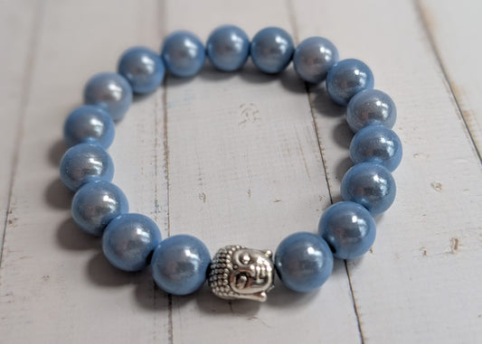 Blaues Perlenarmband mit silbernem Buddha-Kopf – Handmade Schmuck

