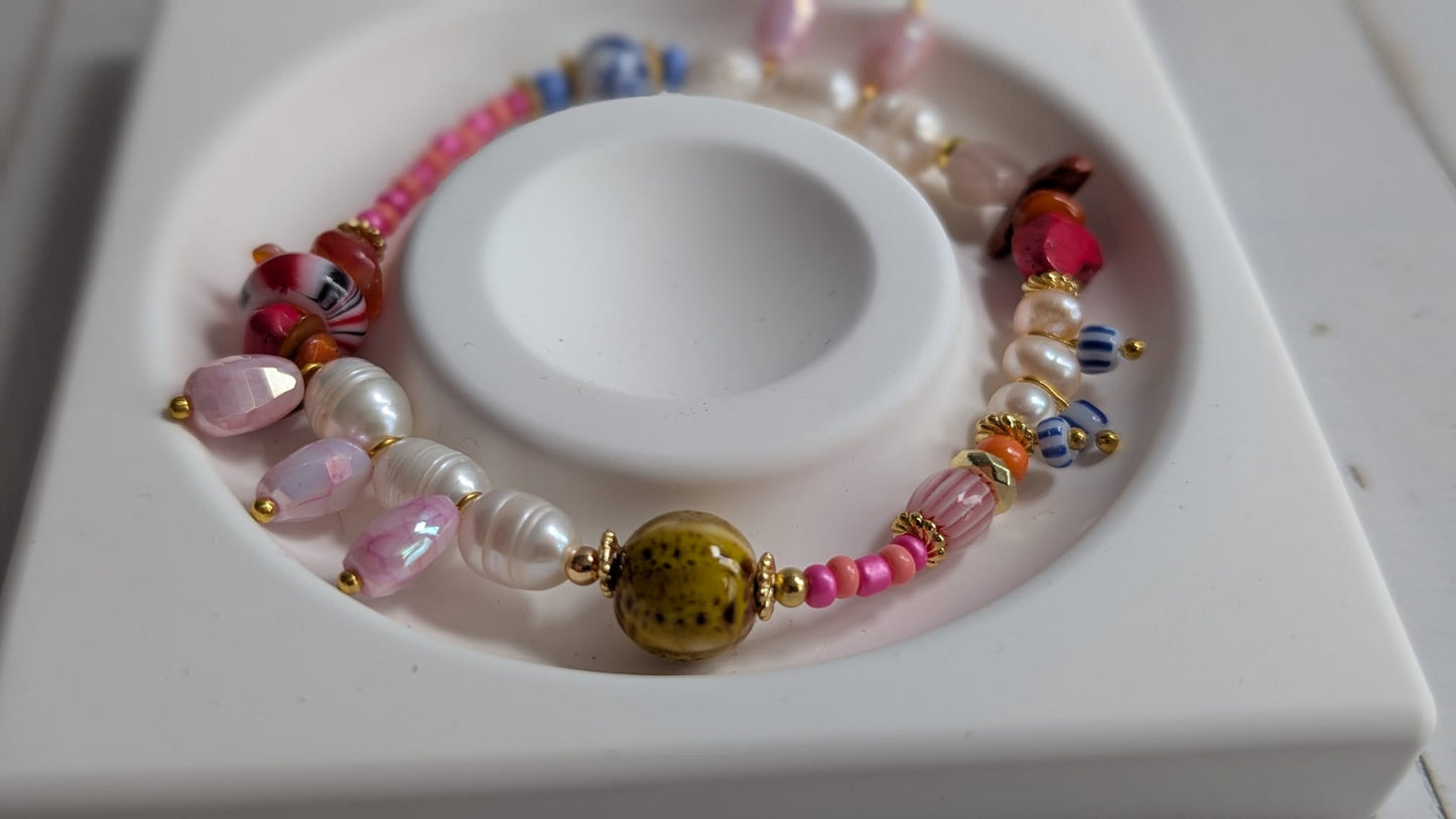 Buntes Armband mit Perlen & Keramikelementen – Boho Style

