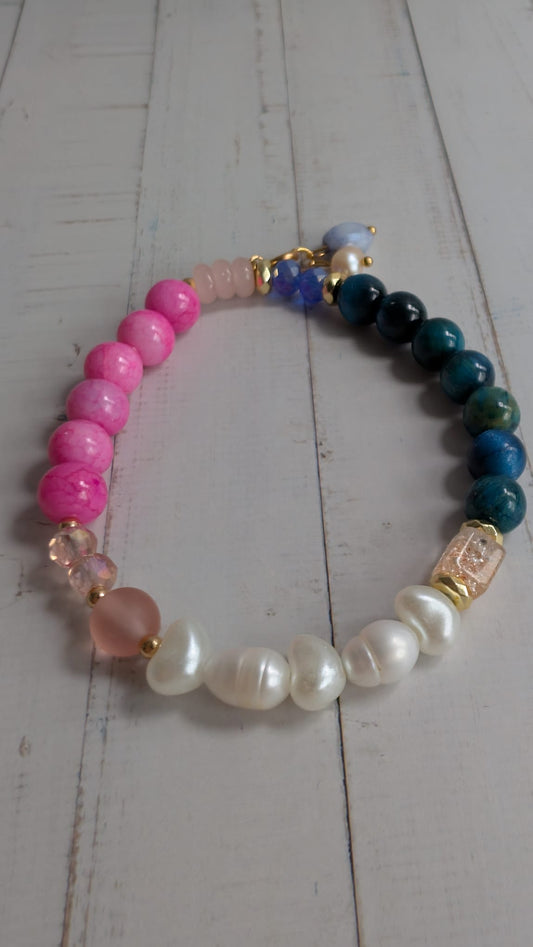 Buntes Armband mit Perlen & Edelsteinen – handgemacht

